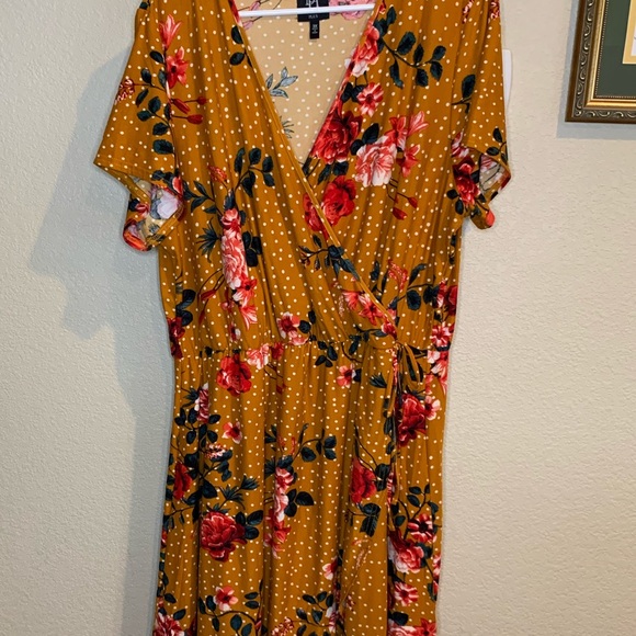 Faux wrap dress - Picture 2 of 3